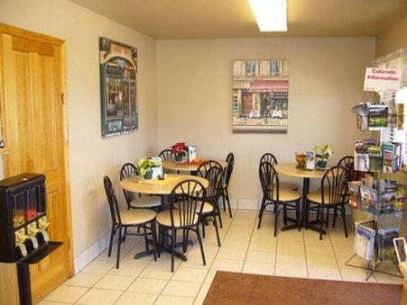 Parachute Inn Екстериор снимка